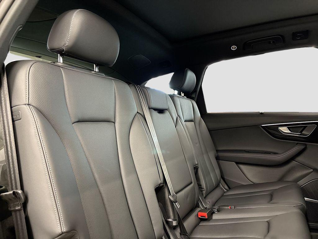 new 2025 Audi Q7 car, priced at $78,200