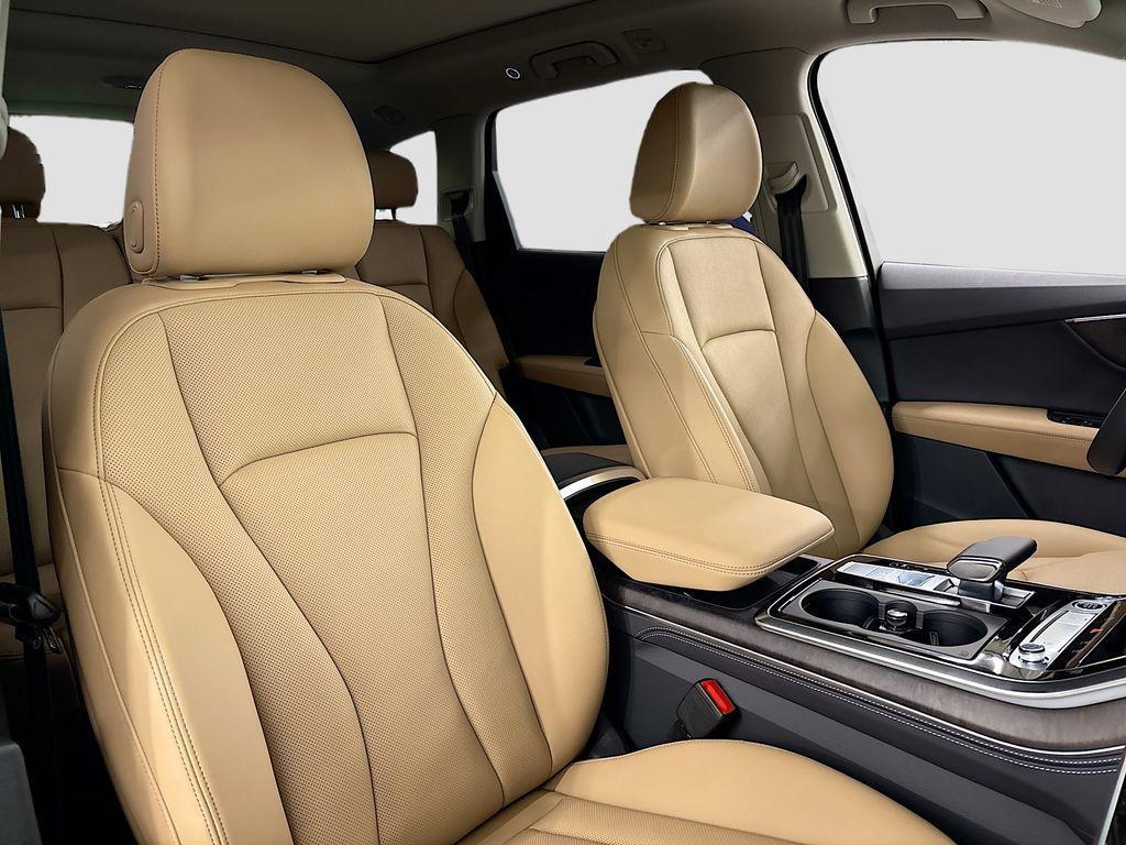 new 2025 Audi Q7 car, priced at $70,955