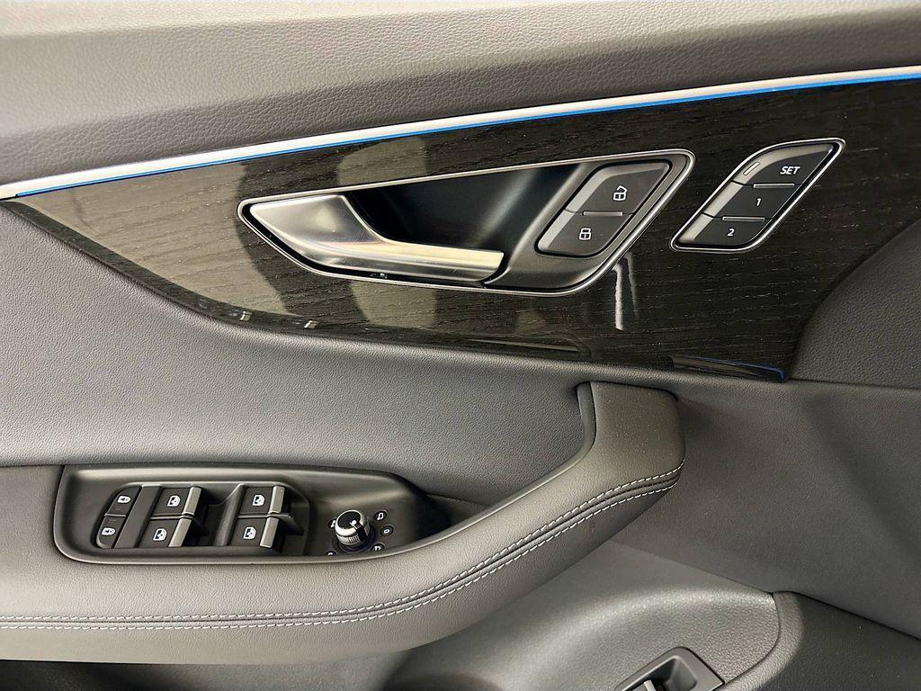 new 2025 Audi Q7 car, priced at $73,805