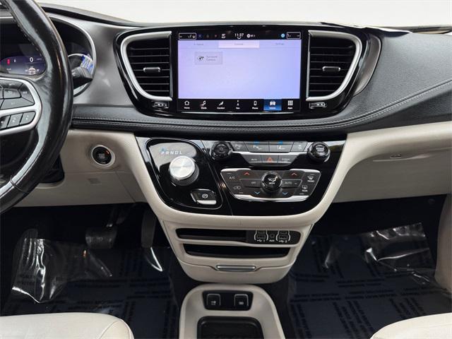 used 2021 Chrysler Pacifica Hybrid car, priced at $24,875