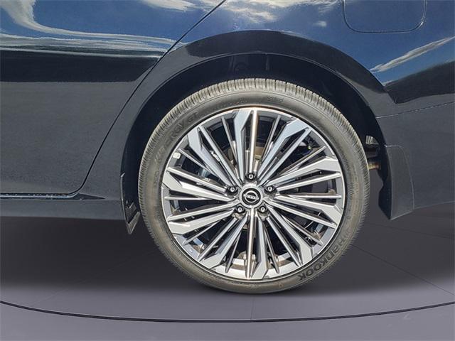 new 2025 Nissan Altima car, priced at $37,285