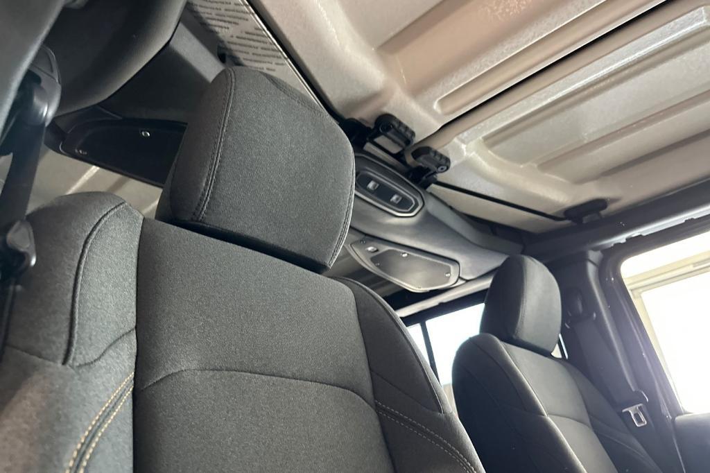 new 2025 Jeep Wrangler car, priced at $47,999