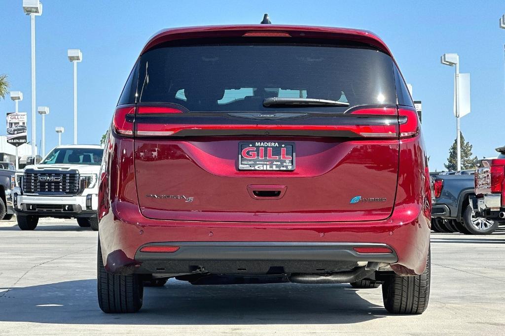 new 2023 Chrysler Pacifica Hybrid car, priced at $39,995