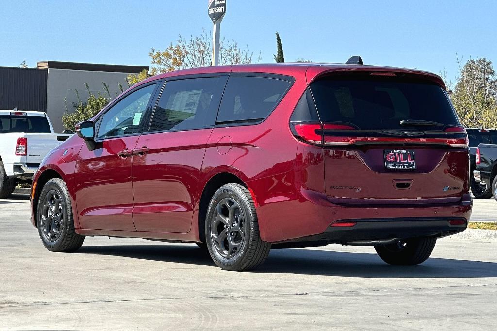 new 2023 Chrysler Pacifica Hybrid car, priced at $39,995