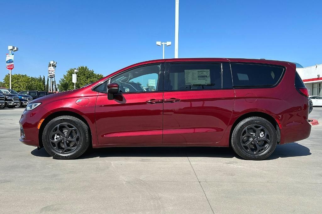 new 2023 Chrysler Pacifica Hybrid car, priced at $39,995