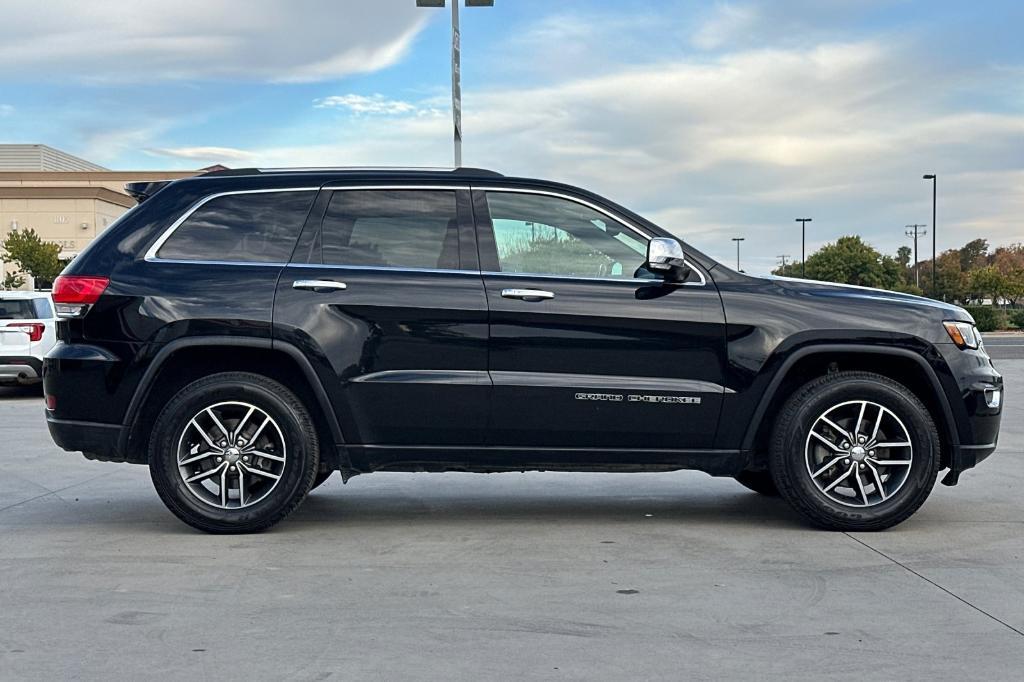 used 2017 Jeep Grand Cherokee car, priced at $13,999