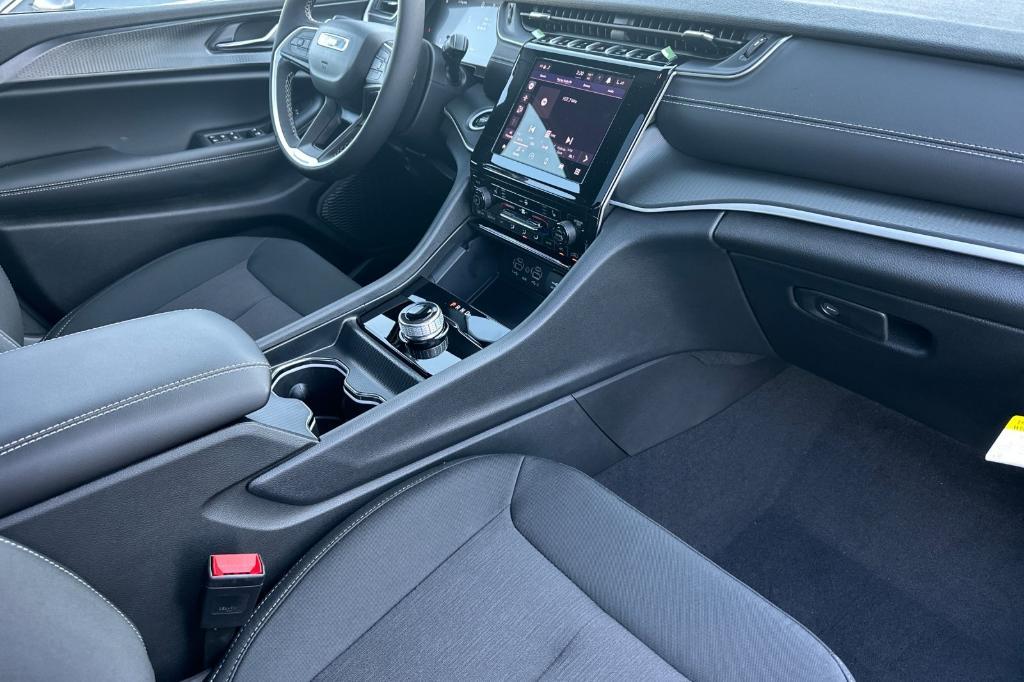 new 2025 Jeep Grand Cherokee L car, priced at $40,585