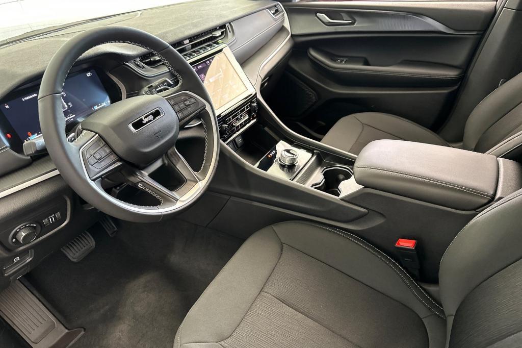 new 2025 Jeep Grand Cherokee car
