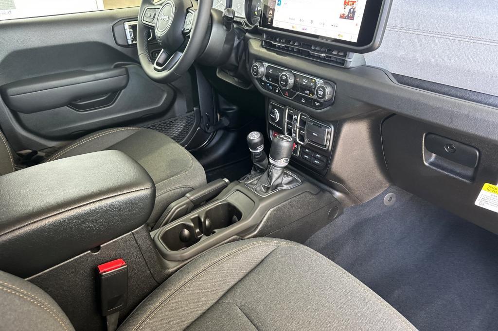 new 2025 Jeep Wrangler 4xe car