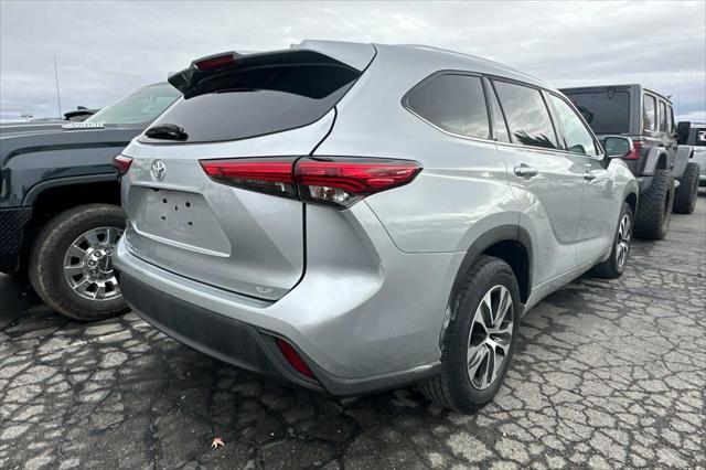 used 2020 Toyota Highlander car, priced at $29,070