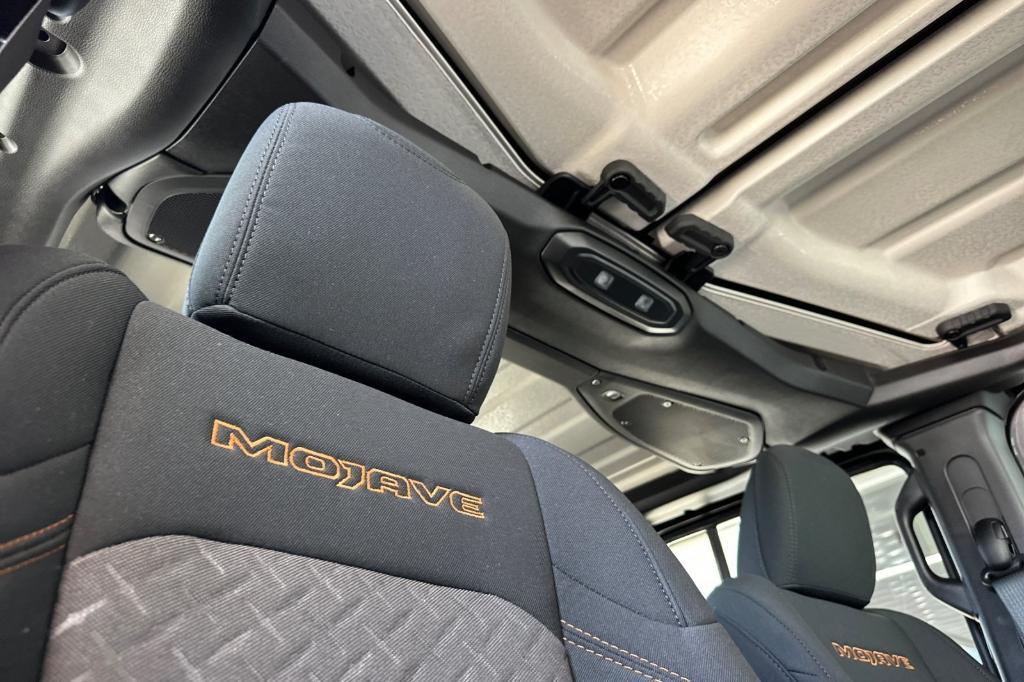 new 2025 Jeep Gladiator car, priced at $47,700