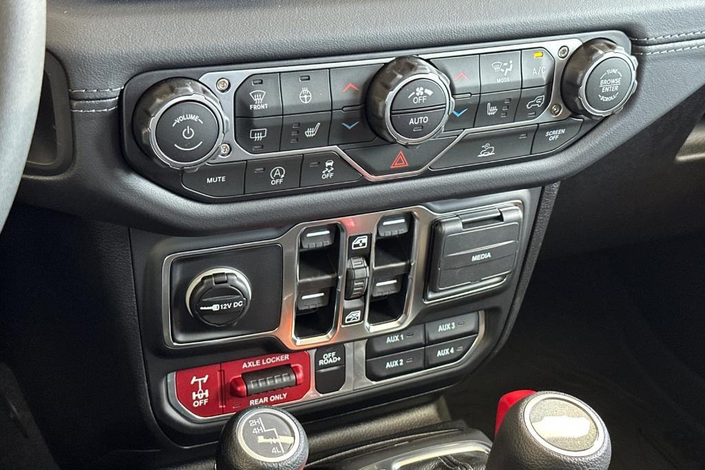 new 2025 Jeep Gladiator car, priced at $47,700