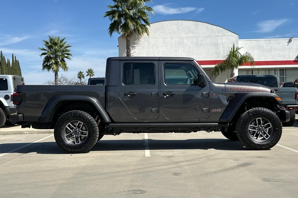 new 2025 Jeep Gladiator car, priced at $47,700