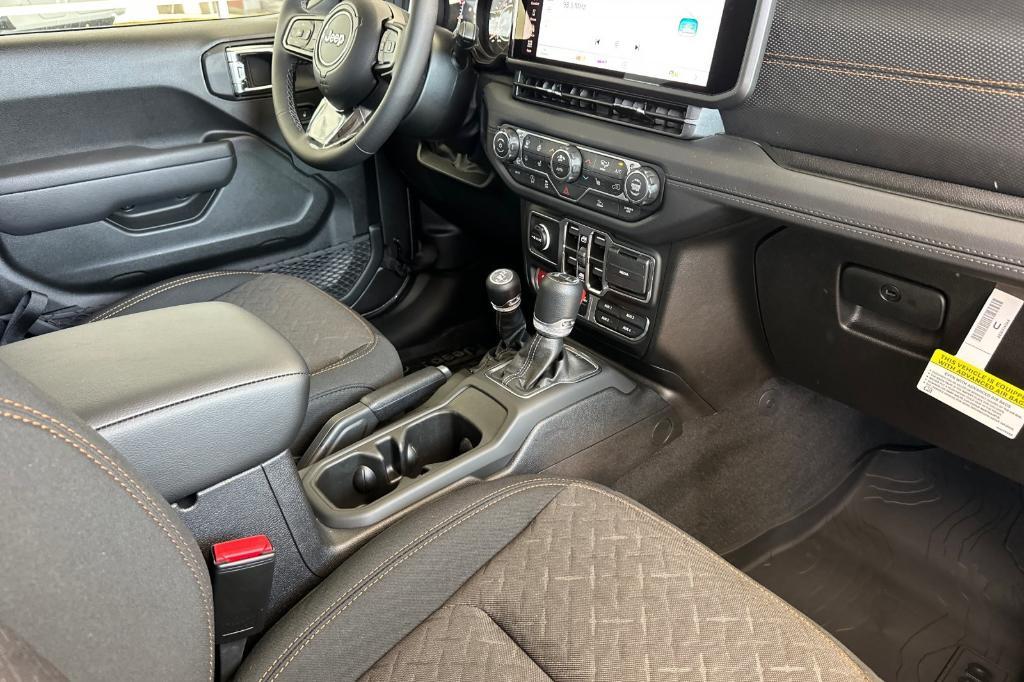 new 2025 Jeep Gladiator car, priced at $47,700