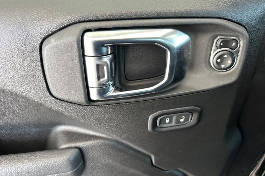 new 2025 Jeep Gladiator car, priced at $47,700