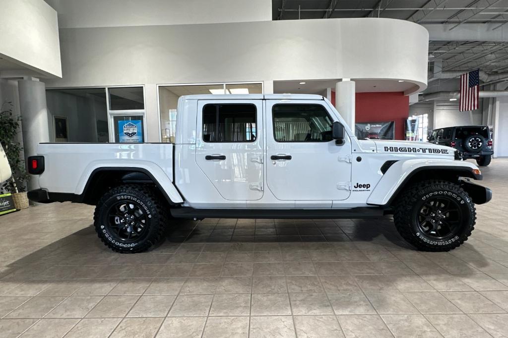 new 2025 Jeep Gladiator car, priced at $48,155