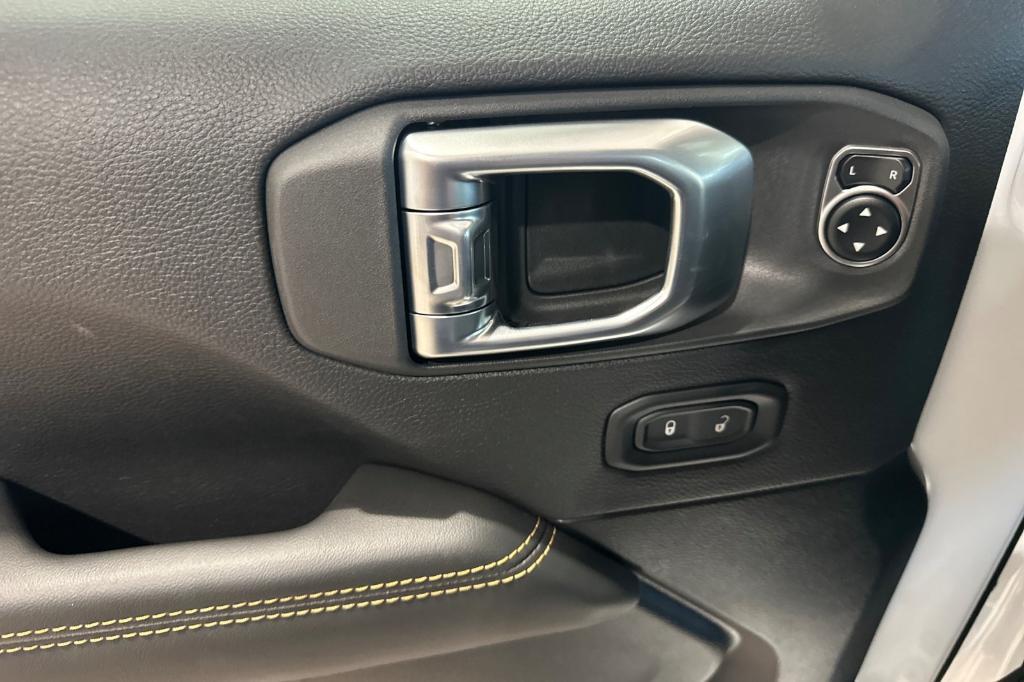 new 2025 Jeep Gladiator car, priced at $48,155