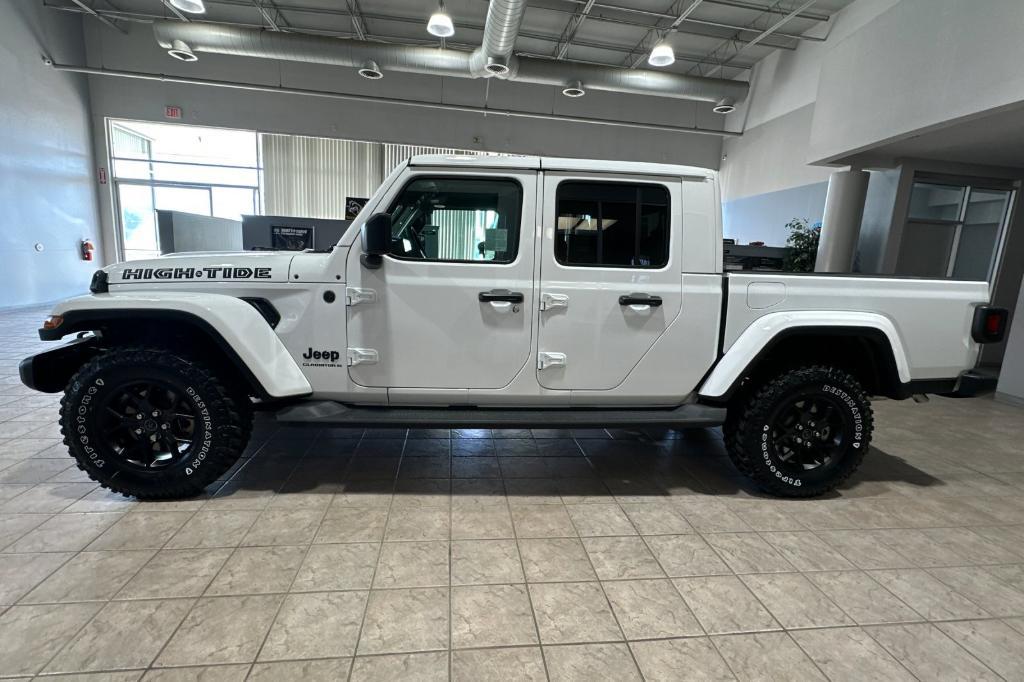 new 2025 Jeep Gladiator car, priced at $48,155