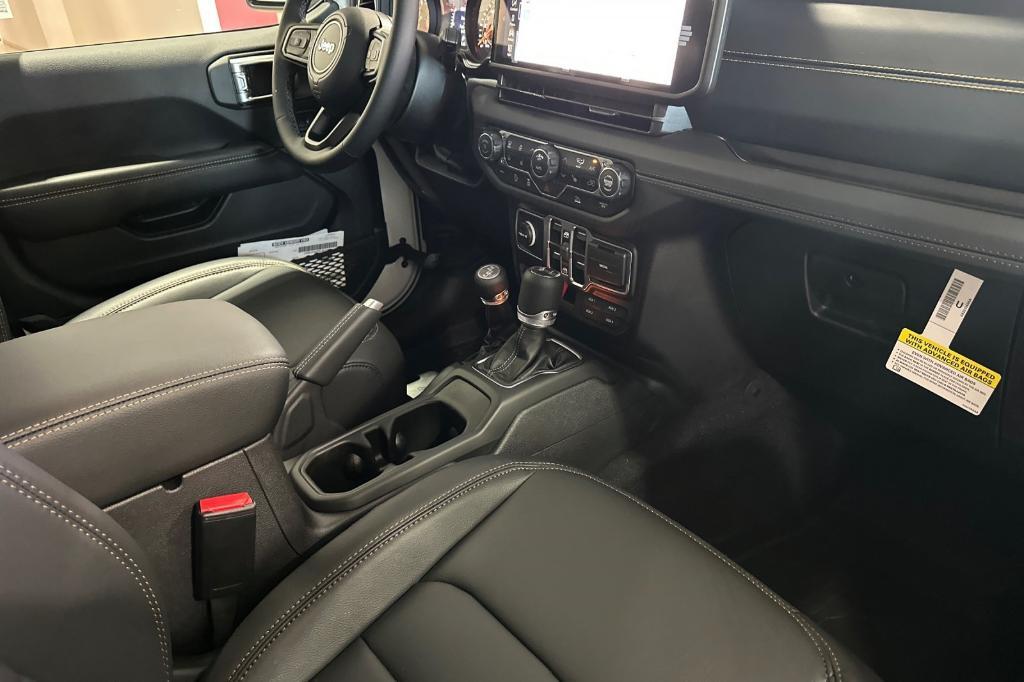 new 2025 Jeep Gladiator car, priced at $48,155
