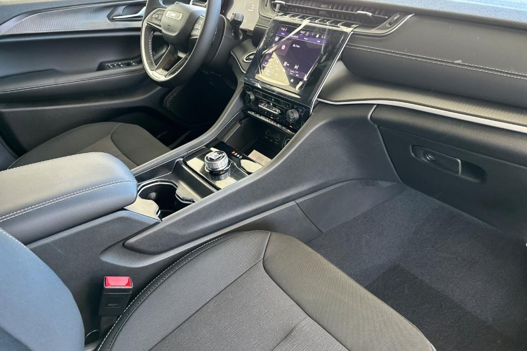 new 2025 Jeep Grand Cherokee L car, priced at $43,179