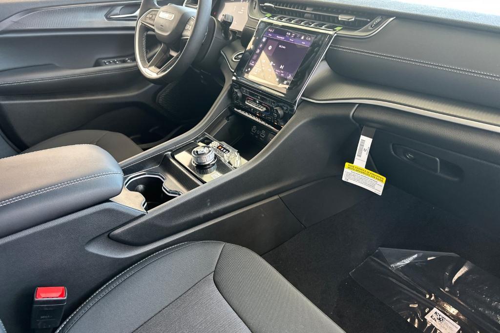 new 2025 Jeep Grand Cherokee car, priced at $38,181