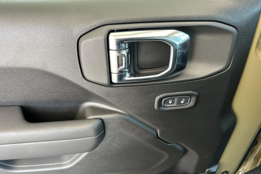 new 2025 Jeep Wrangler car, priced at $37,987