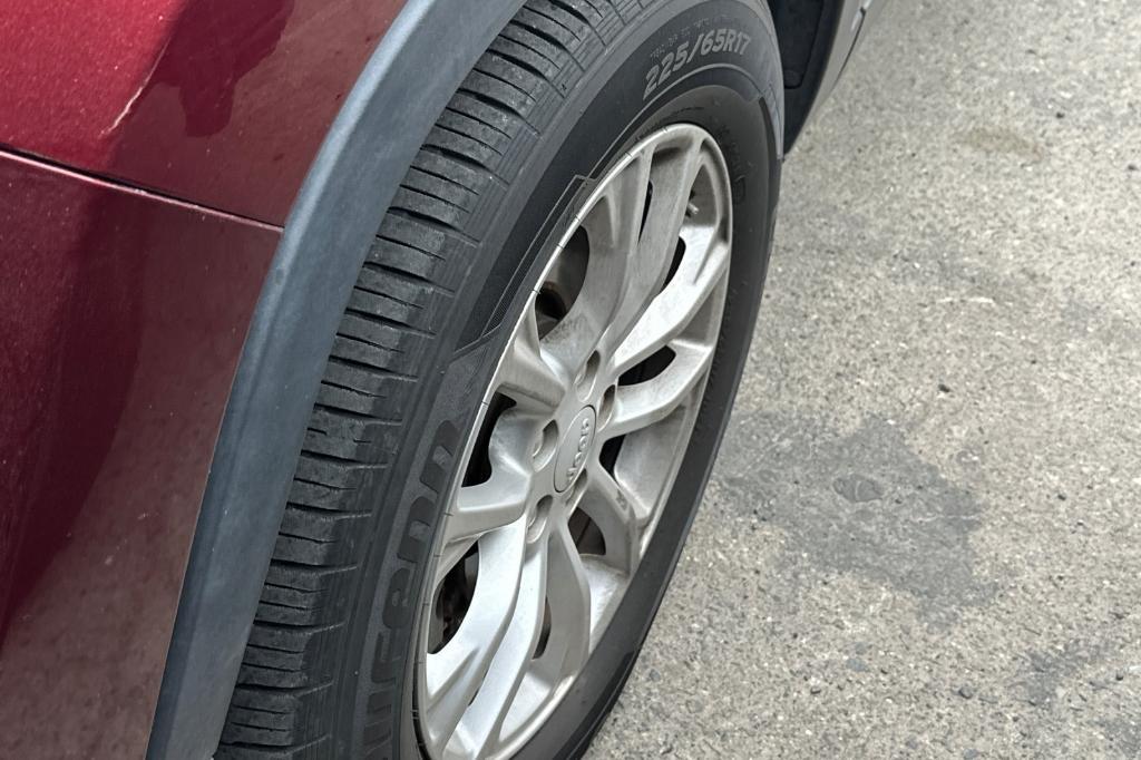 used 2019 Jeep Cherokee car, priced at $15,295