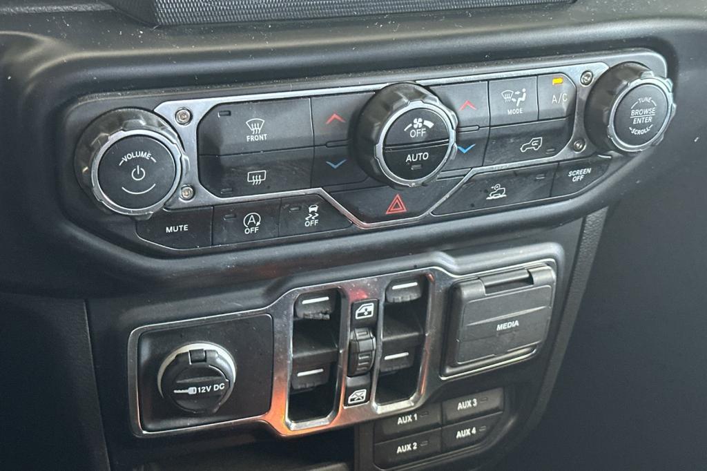 used 2022 Jeep Gladiator car, priced at $35,899
