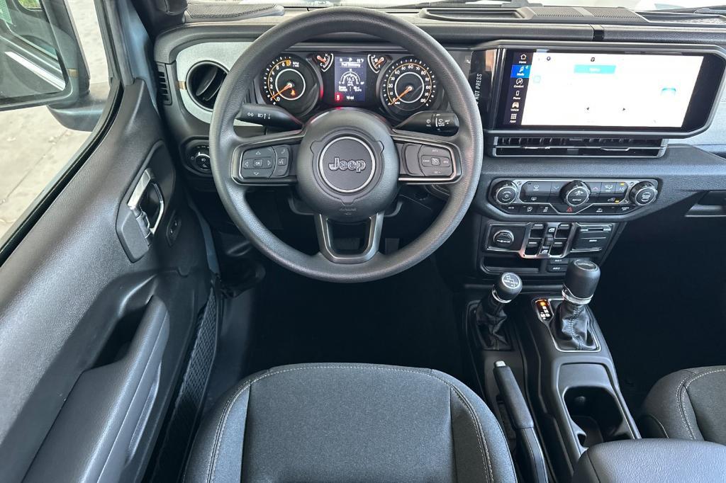 new 2025 Jeep Gladiator car