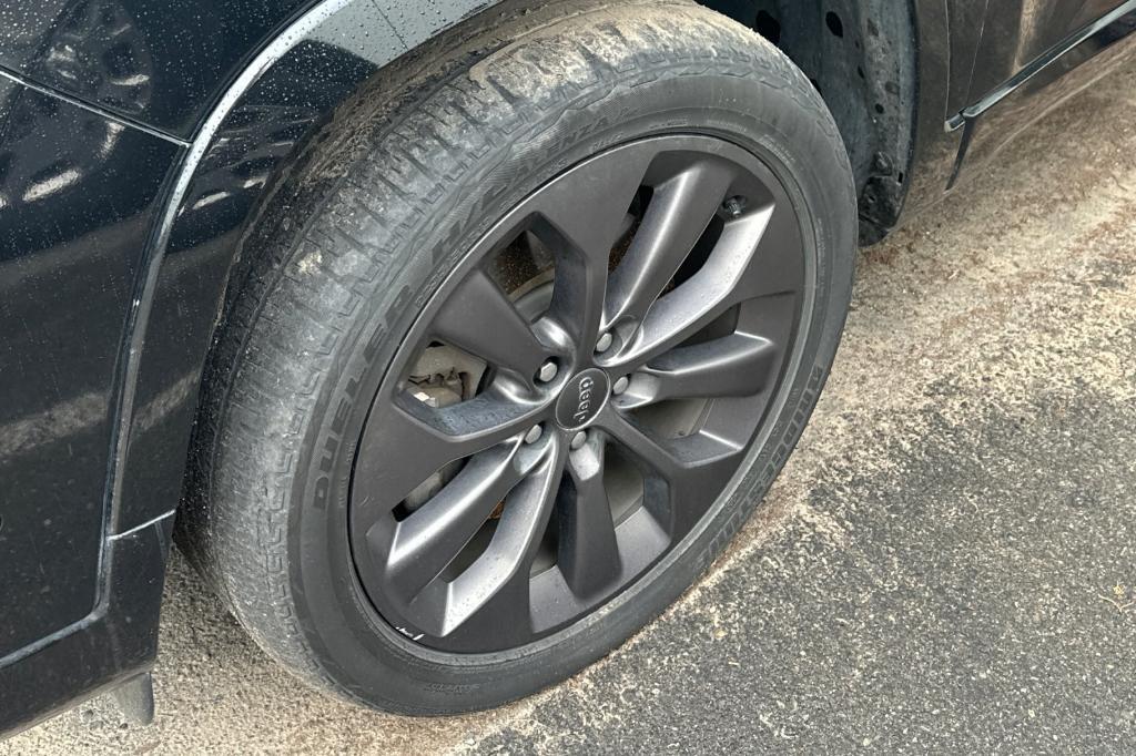 used 2021 Jeep Cherokee car, priced at $20,197