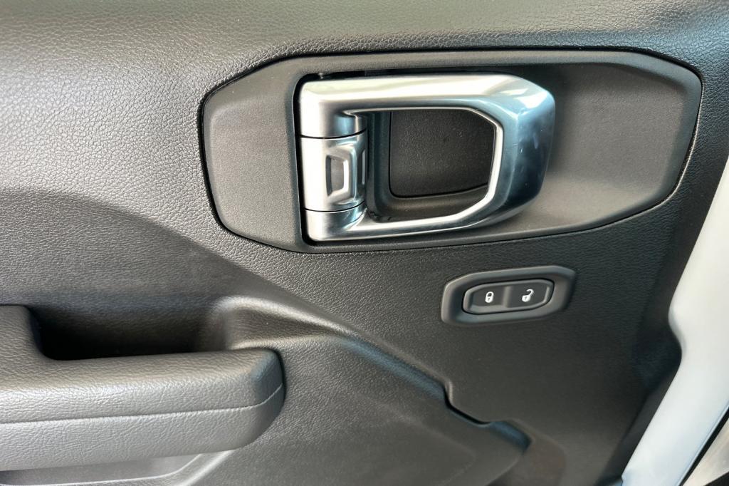 new 2025 Jeep Wrangler car, priced at $39,000