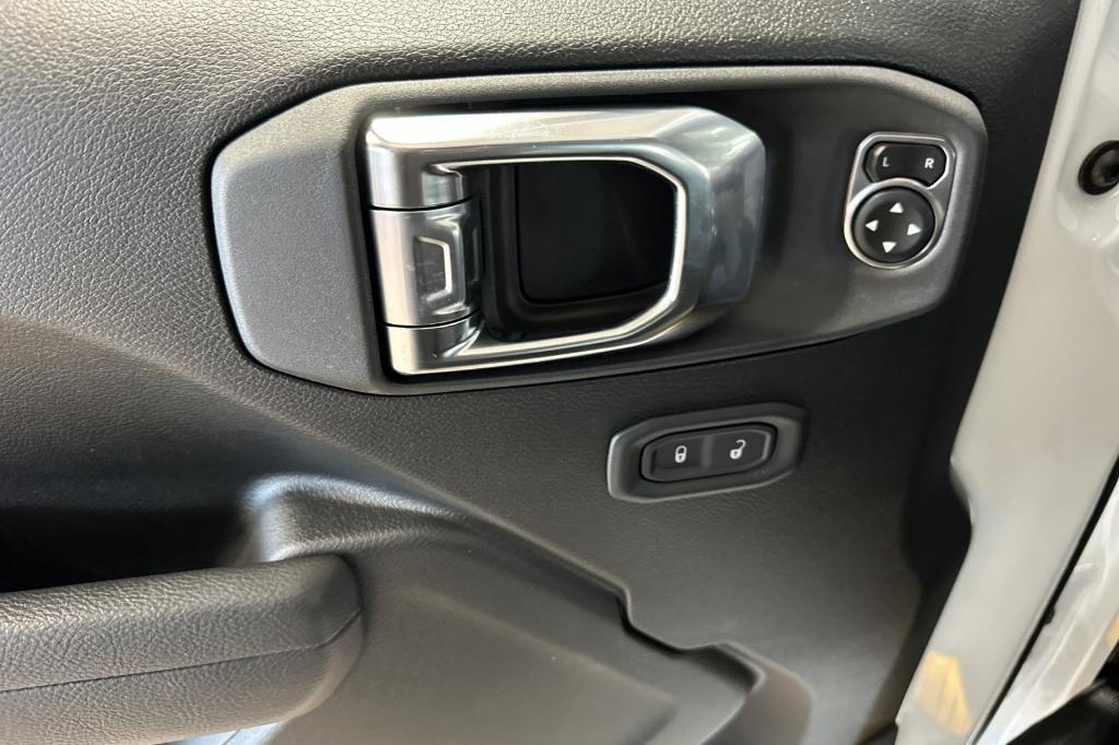 new 2025 Jeep Gladiator car, priced at $47,000