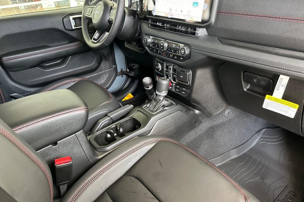 new 2025 Jeep Gladiator car, priced at $60,010