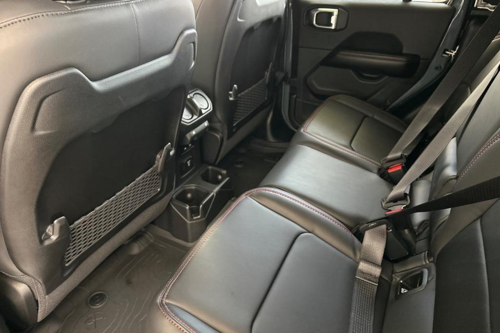 new 2025 Jeep Gladiator car, priced at $60,010