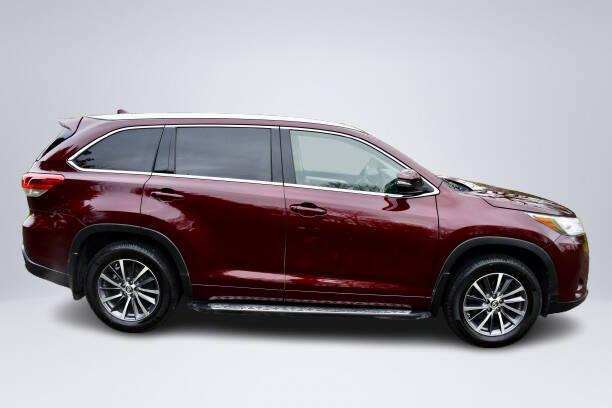 used 2018 Toyota Highlander car, priced at $20,938