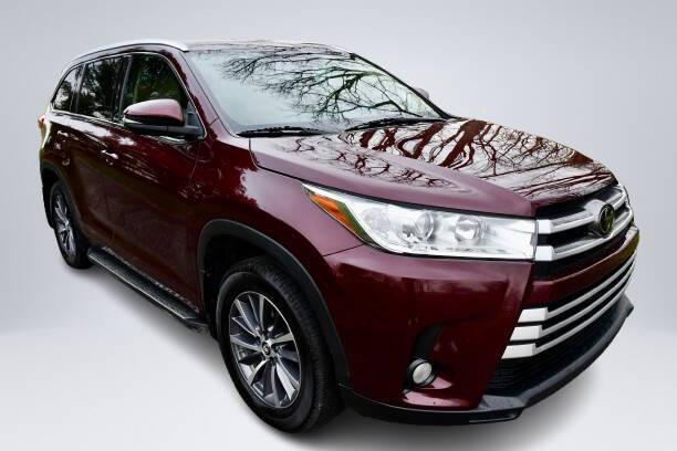 used 2018 Toyota Highlander car, priced at $20,938