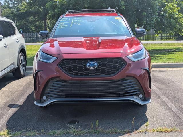 used 2021 Toyota Highlander car, priced at $33,993