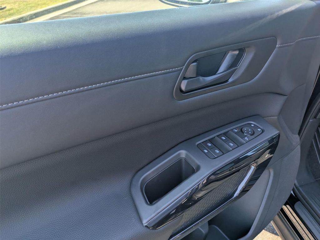 new 2025 Nissan Pathfinder car, priced at $38,275