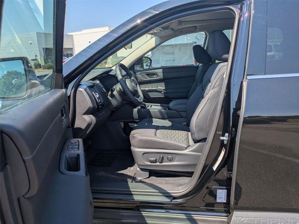 new 2025 Nissan Pathfinder car, priced at $38,275