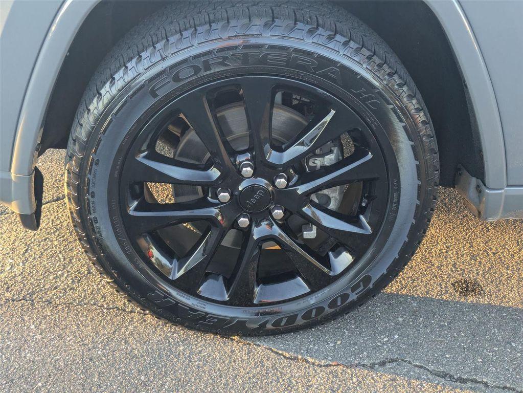 used 2022 Jeep Grand Cherokee car, priced at $24,795