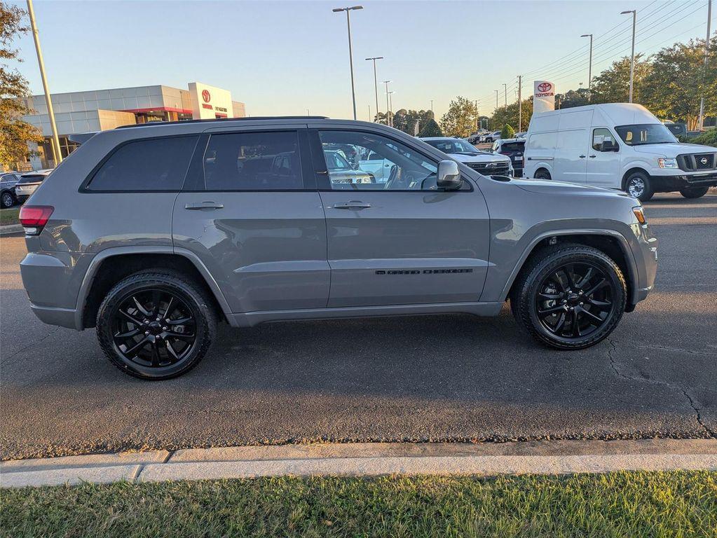used 2022 Jeep Grand Cherokee car, priced at $24,795