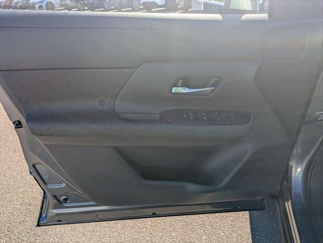 new 2025 Nissan Kicks car, priced at $25,075