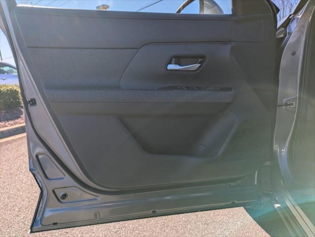 new 2025 Nissan Kicks car, priced at $25,075