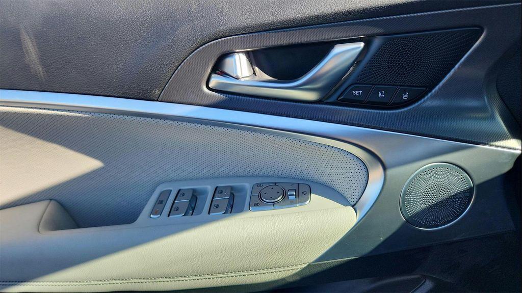 new 2025 Genesis G70 car, priced at $48,445