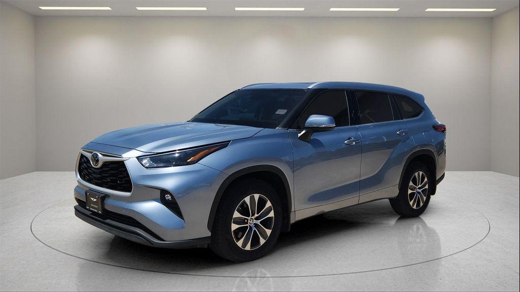 used 2022 Toyota Highlander car, priced at $32,528