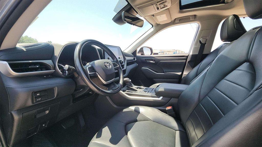 used 2022 Toyota Highlander car, priced at $32,528
