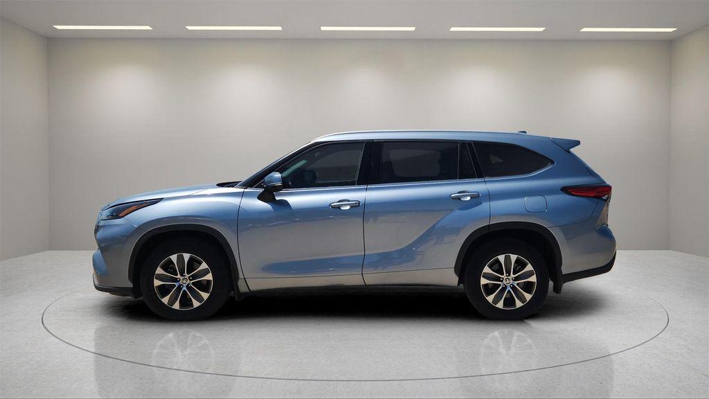 used 2022 Toyota Highlander car, priced at $32,528