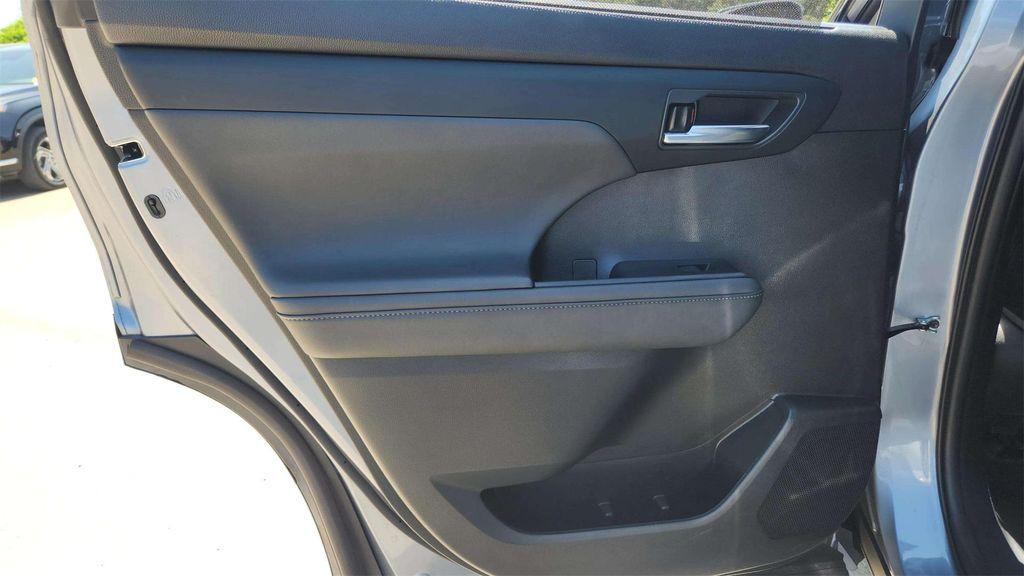 used 2022 Toyota Highlander car, priced at $32,528