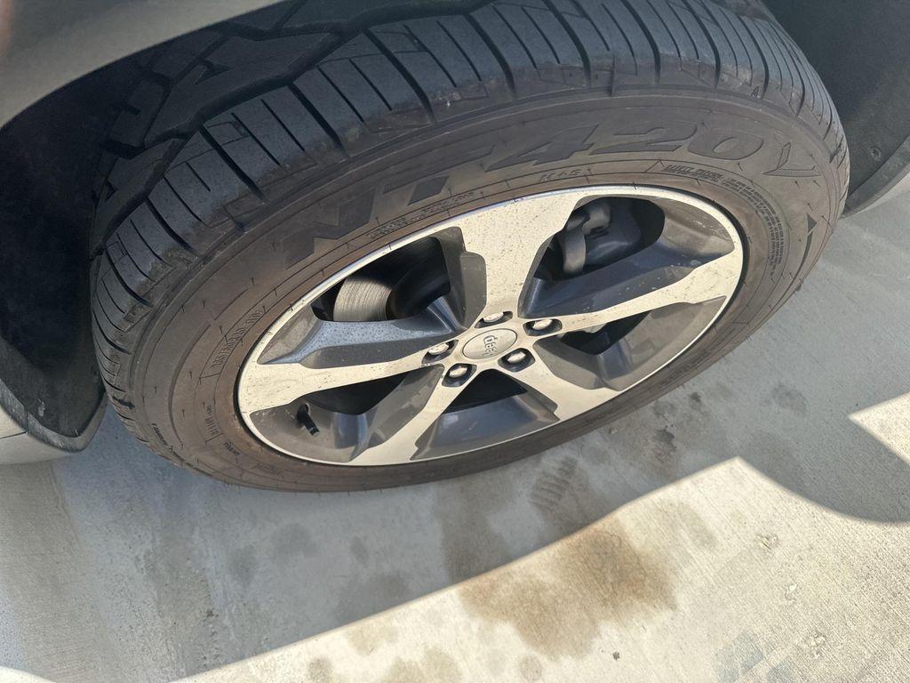 used 2023 Jeep Grand Cherokee car, priced at $27,544