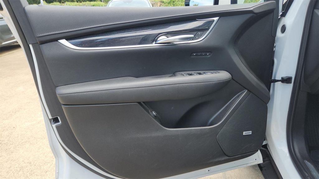 used 2022 Cadillac XT5 car, priced at $28,990